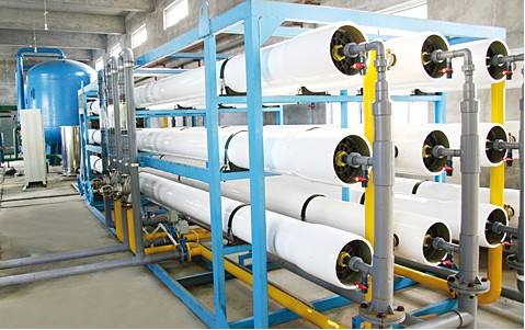 電子行業(yè)為什么要使用超純水設(shè)備？哪家好？-藍(lán)膜