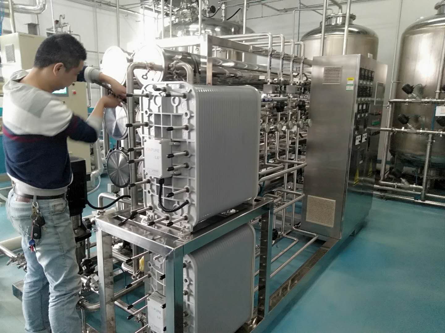 純化水一體化處理設(shè)備價(jià)格為什么那么貴？-藍(lán)膜