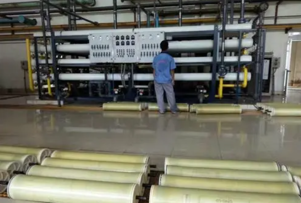 反滲透設(shè)備更換RO膜的步驟-藍(lán)膜