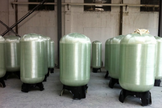 不銹鋼過濾器與玻璃鋼罐的區(qū)別有哪些？-藍(lán)膜